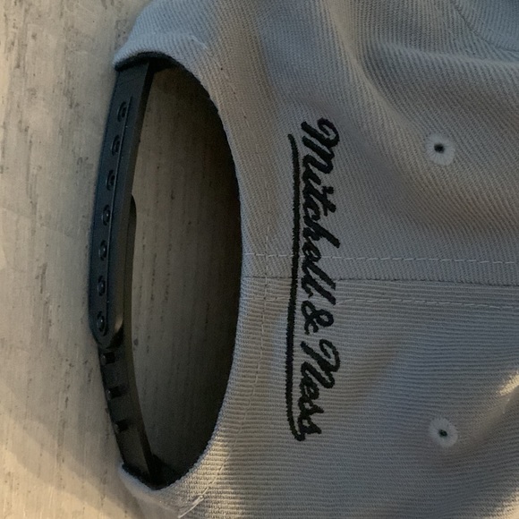 2 Toronto Raptors Snap-back Ball Caps - Picture 2 of 12